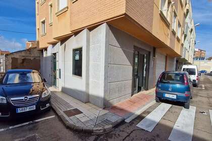 Commercial premise for sale in Pizarrales, Salamanca. 